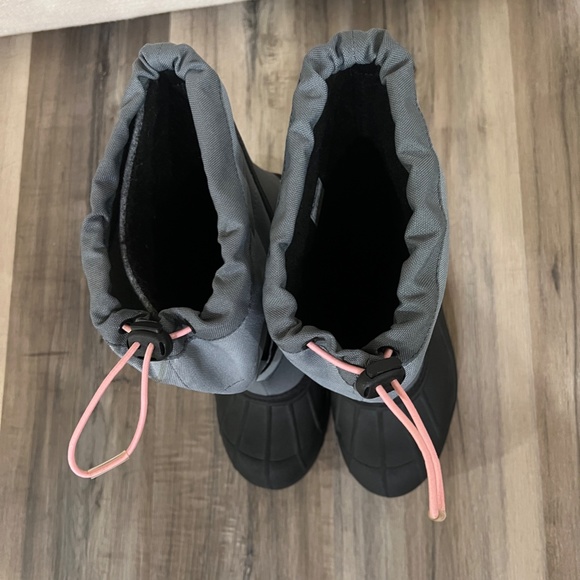 Columbia Big Kids Size 7 Powderbug Plus II Boots Black Grey Waterproof - Picture 8 of 8